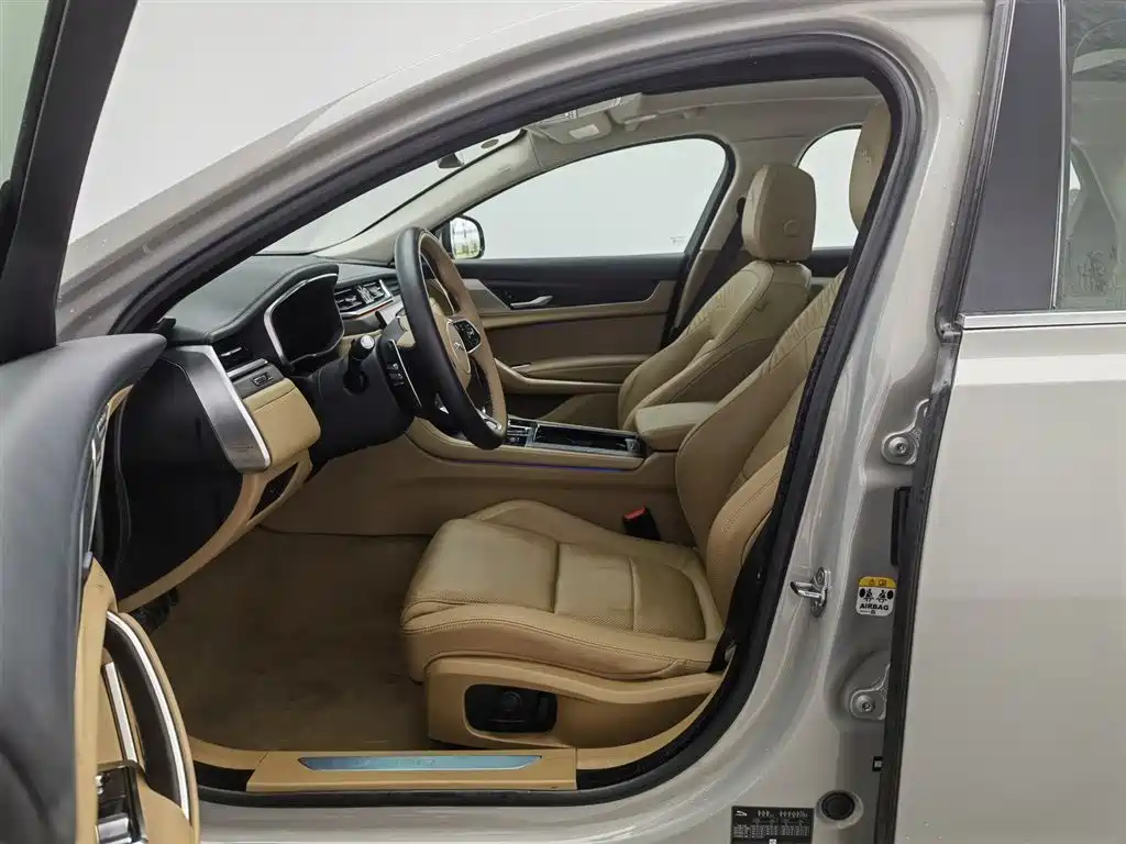 Jaguar XFL 2024 — фото 10