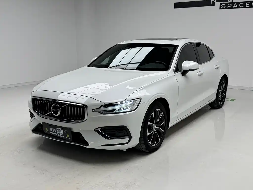 Volvo S60 2021 — фото 1