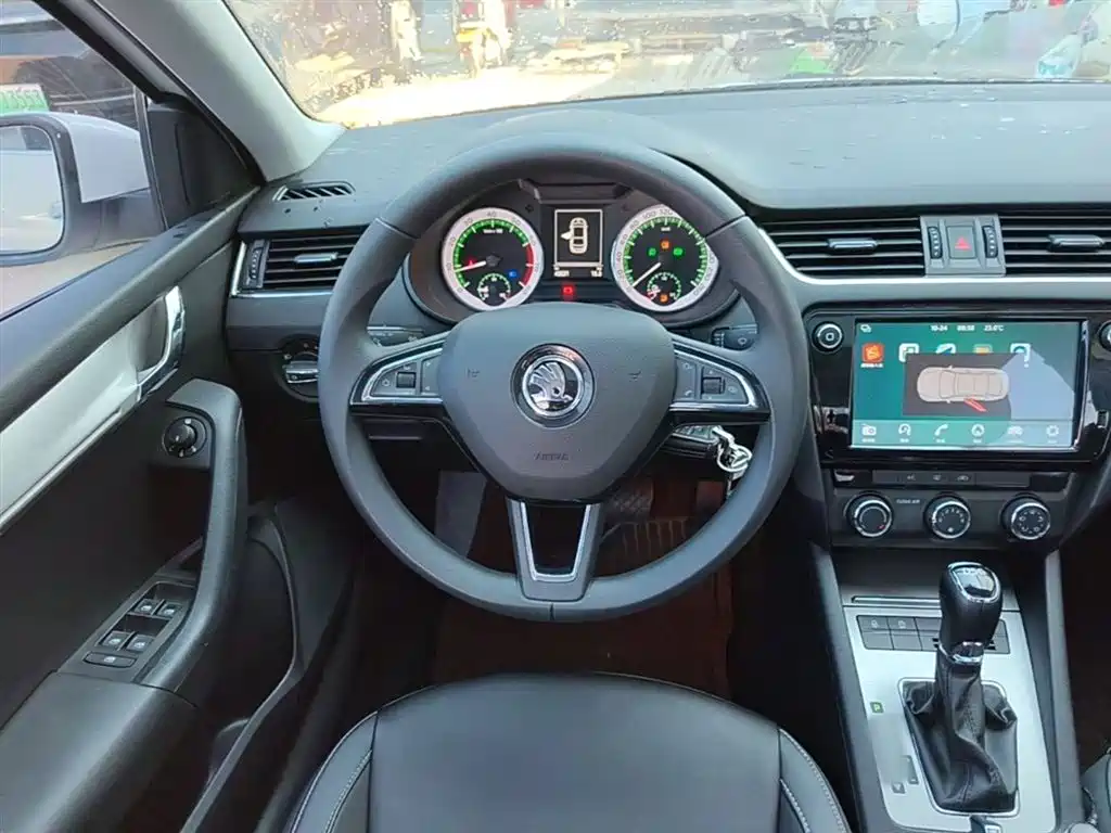 Skoda Octavia 2019 — фото 11