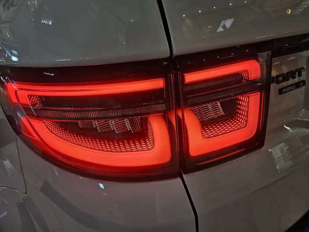 Land Rover Discovery Sport 2021 — фото 18