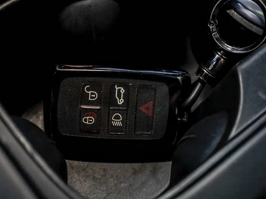 Land Rover Defender 2024 — фото 17