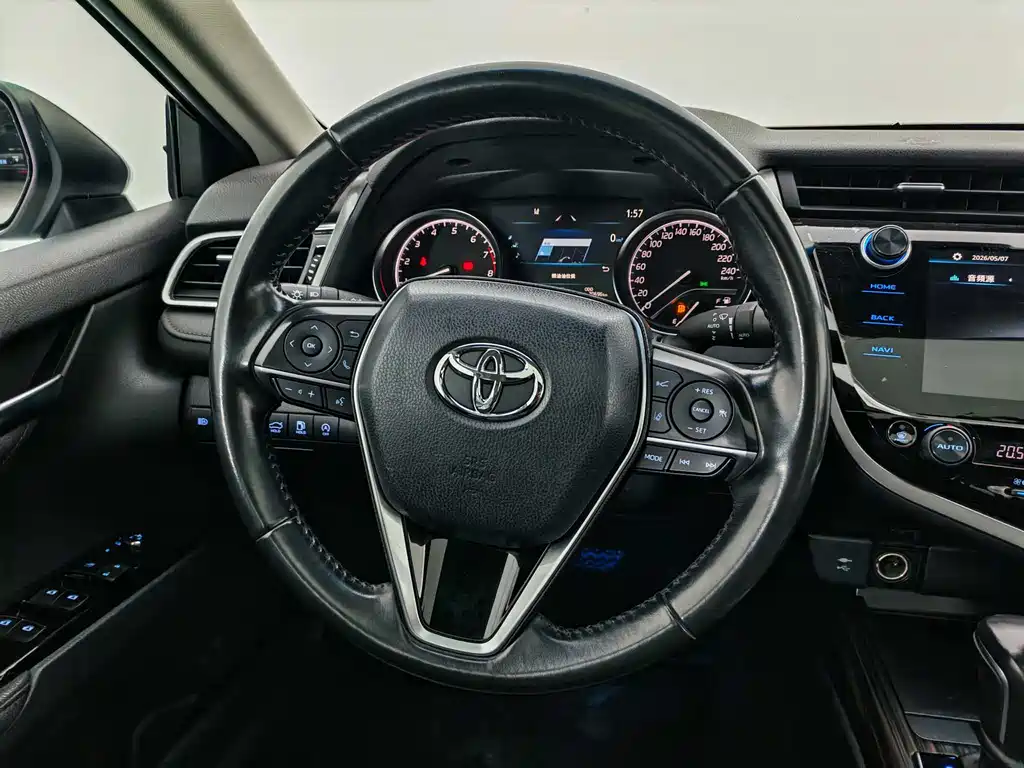 Toyota Camry 2020 — фото 11