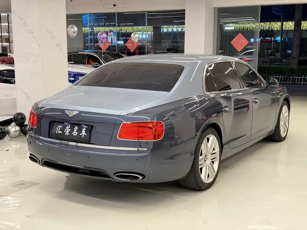 Bentley Flying Spur 2017 — фото 11