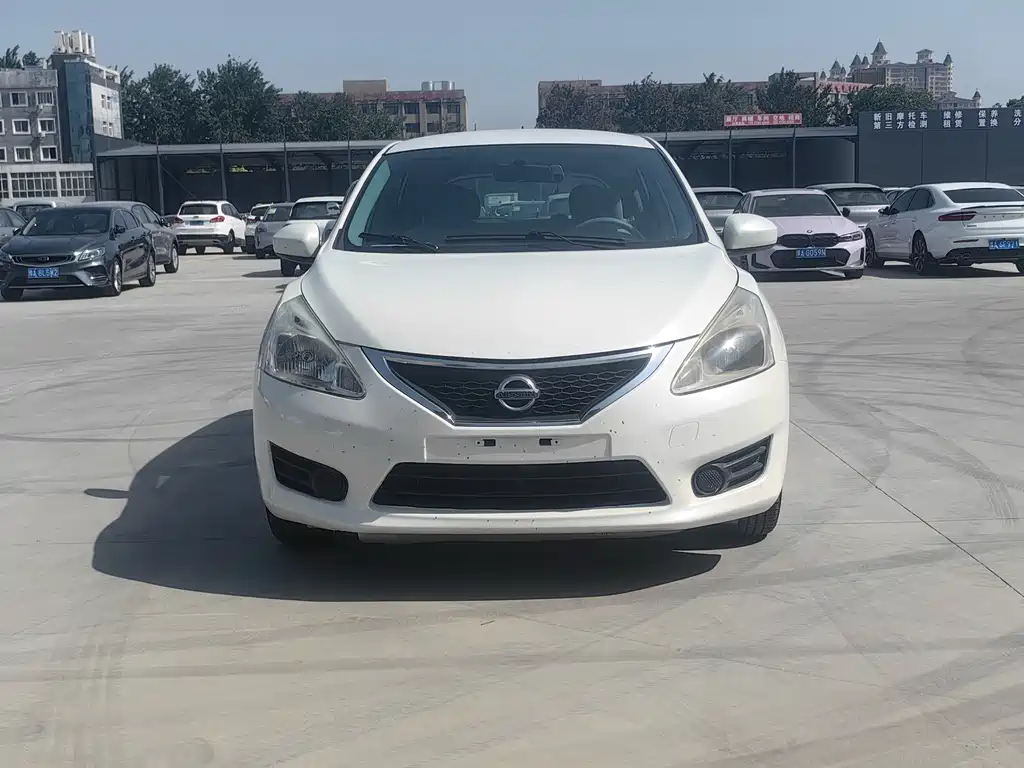 Nissan Tiida 2015 — фото 2