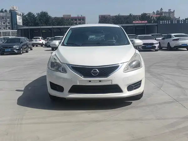 Nissan Tiida 2015