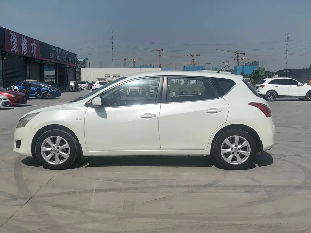 Nissan Tiida 2015 — фото 13