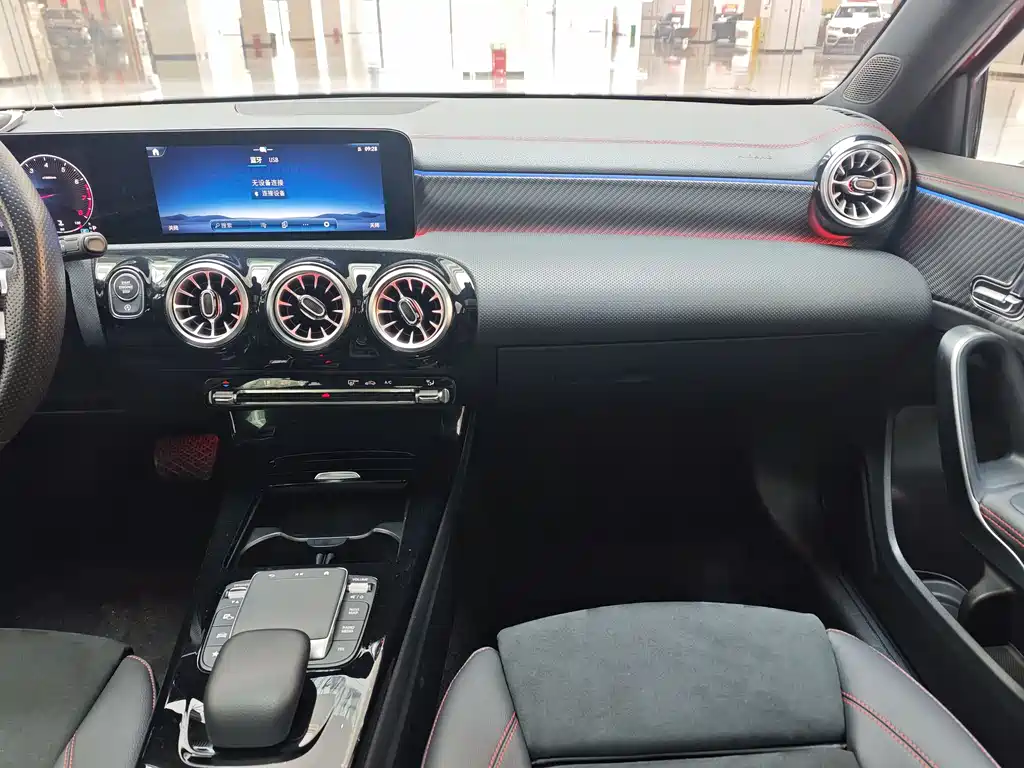 Mercedes-Benz A-Class 2023 — фото 9