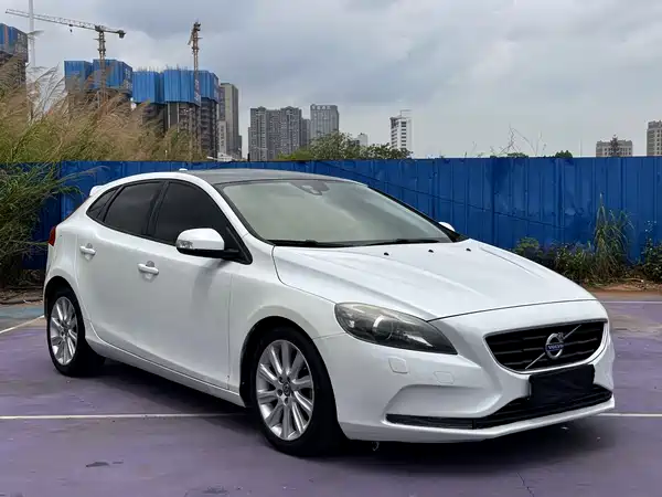 Volvo V40 2015