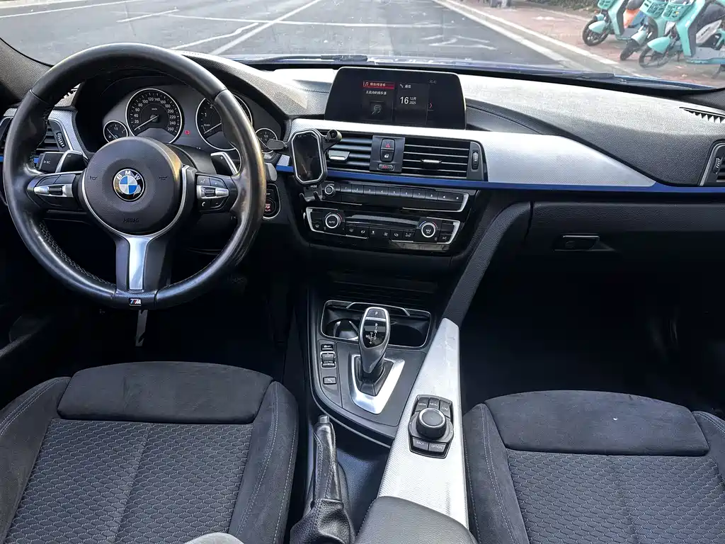 BMW 3 Series 2018 — фото 9