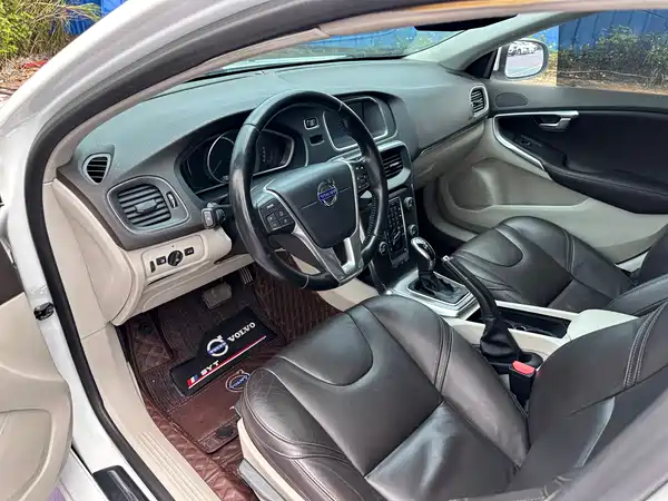 Volvo V40 2015