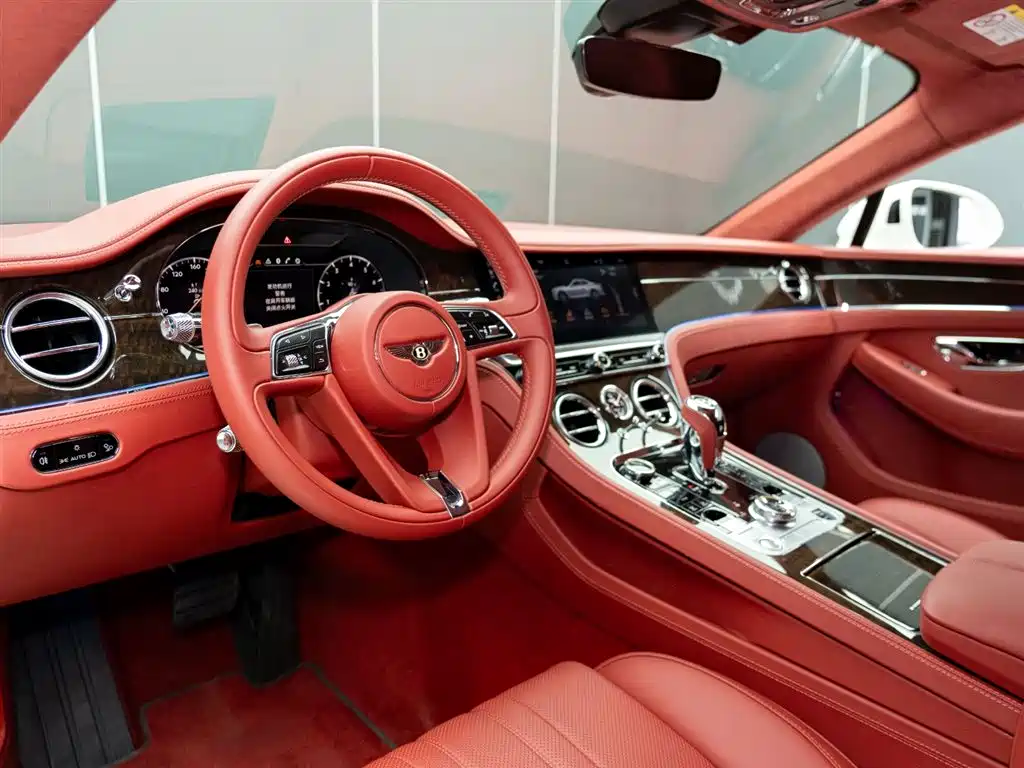 Bentley Continental 2020 — фото 11