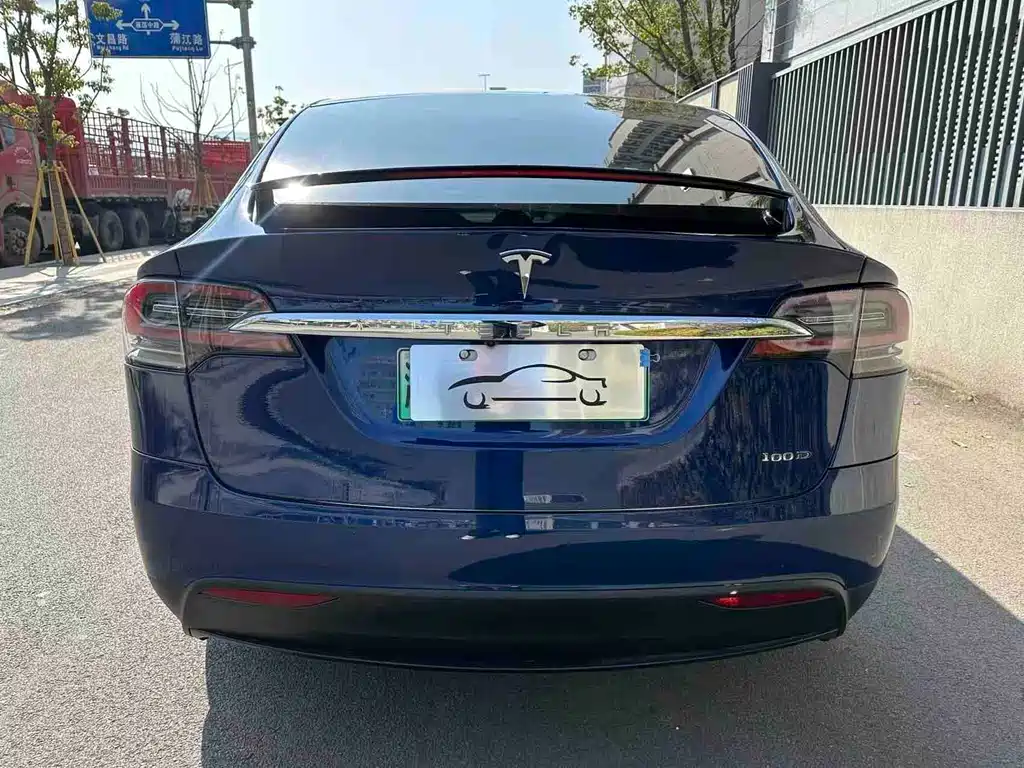 Tesla Model X 2018 — фото 9