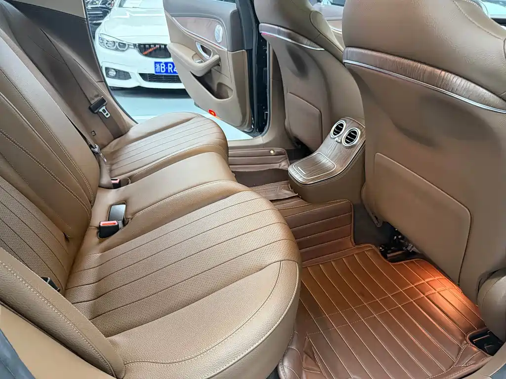 Mercedes-Benz E-Class 2022 — фото 16