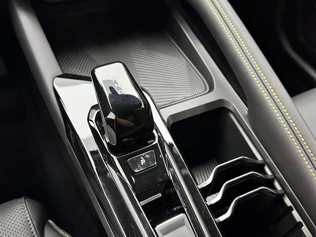 Geely Binyue — фото 16