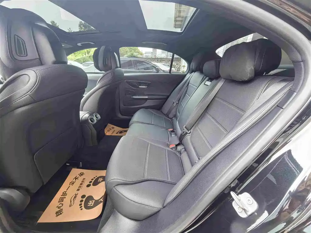 Mercedes-Benz C-Class 2025 — фото 6
