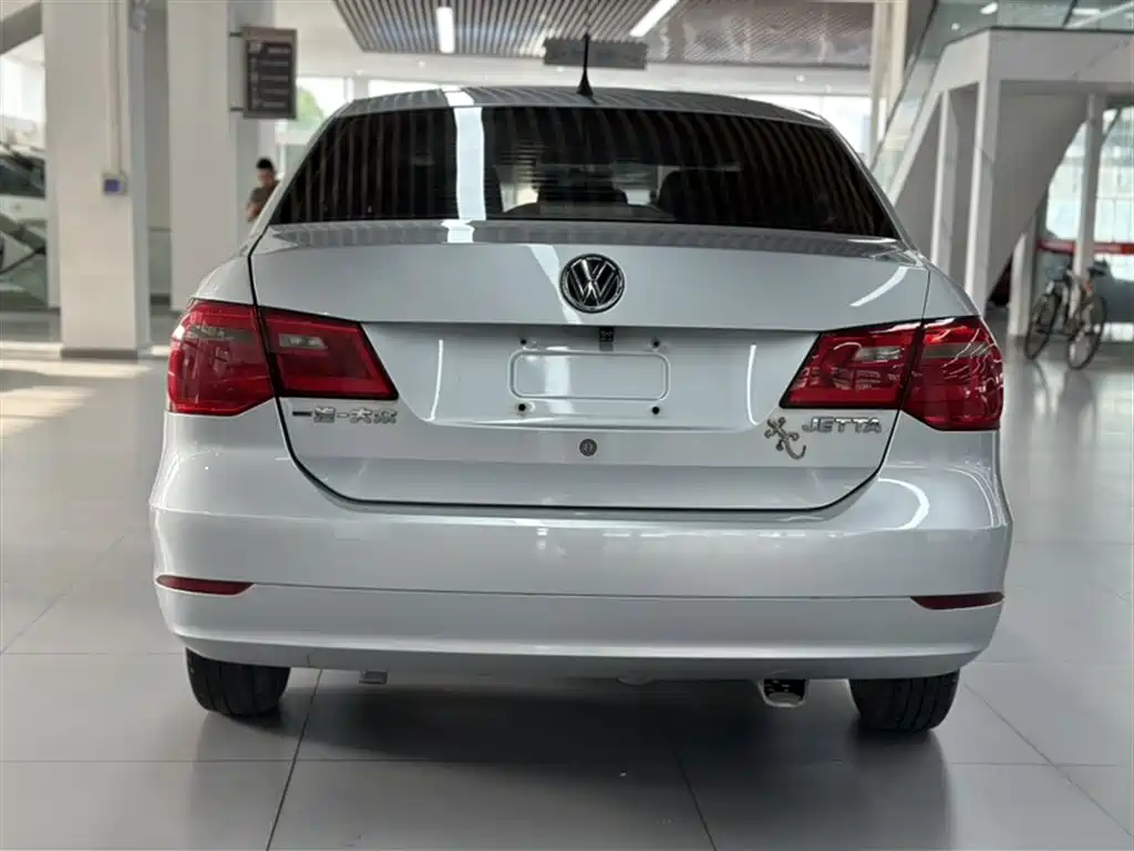 Volkswagen Jetta 2015 — фото 23