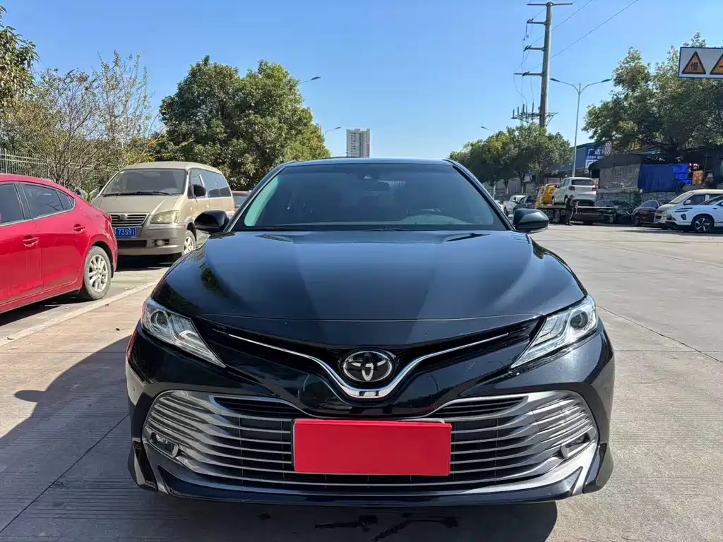 Toyota Camry 2020 — фото 2