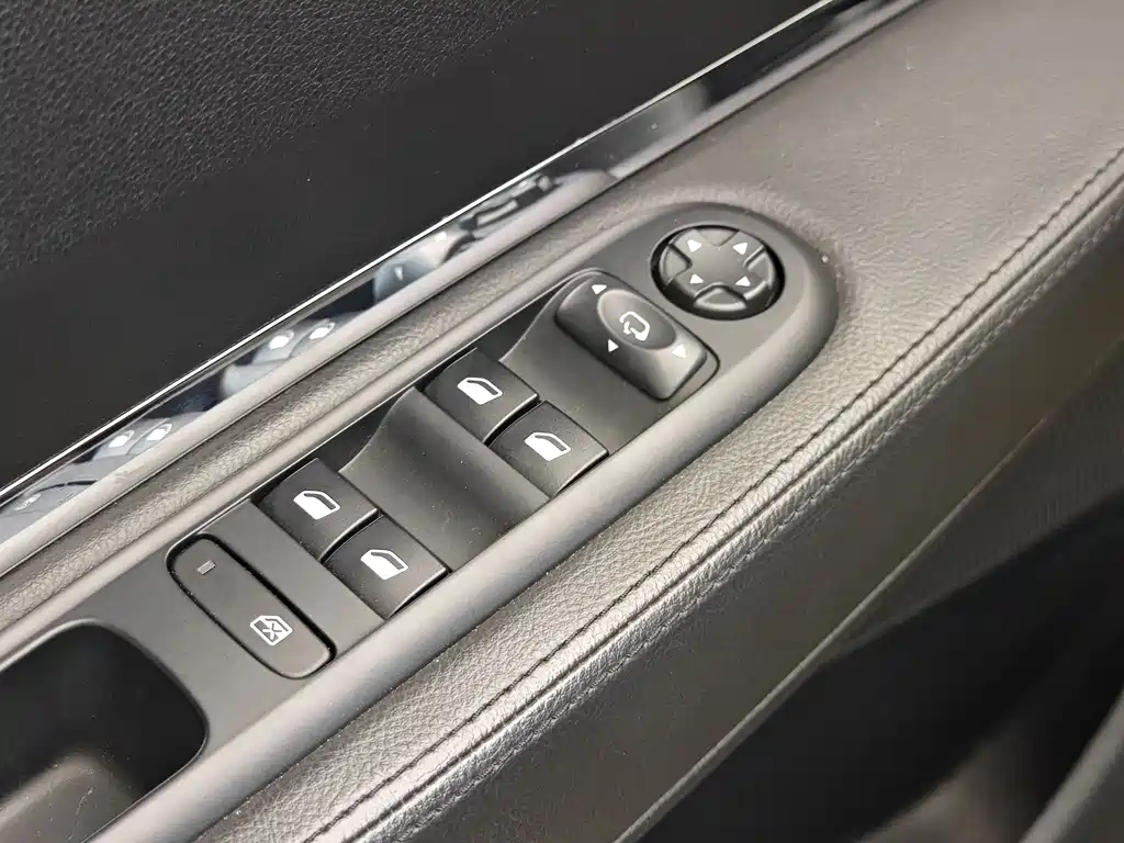 Peugeot 3008 2015 — фото 10