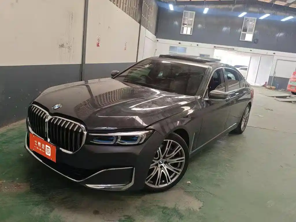 BMW 7 Series 2021 — фото 1