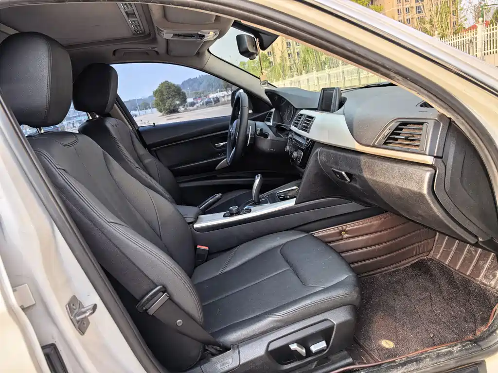 BMW 3 Series 2016 — фото 10