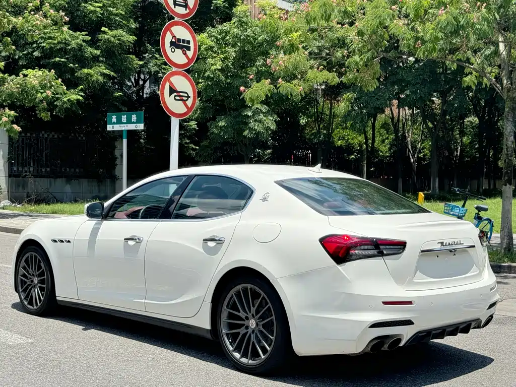 Maserati Ghibli 2020 — фото 16