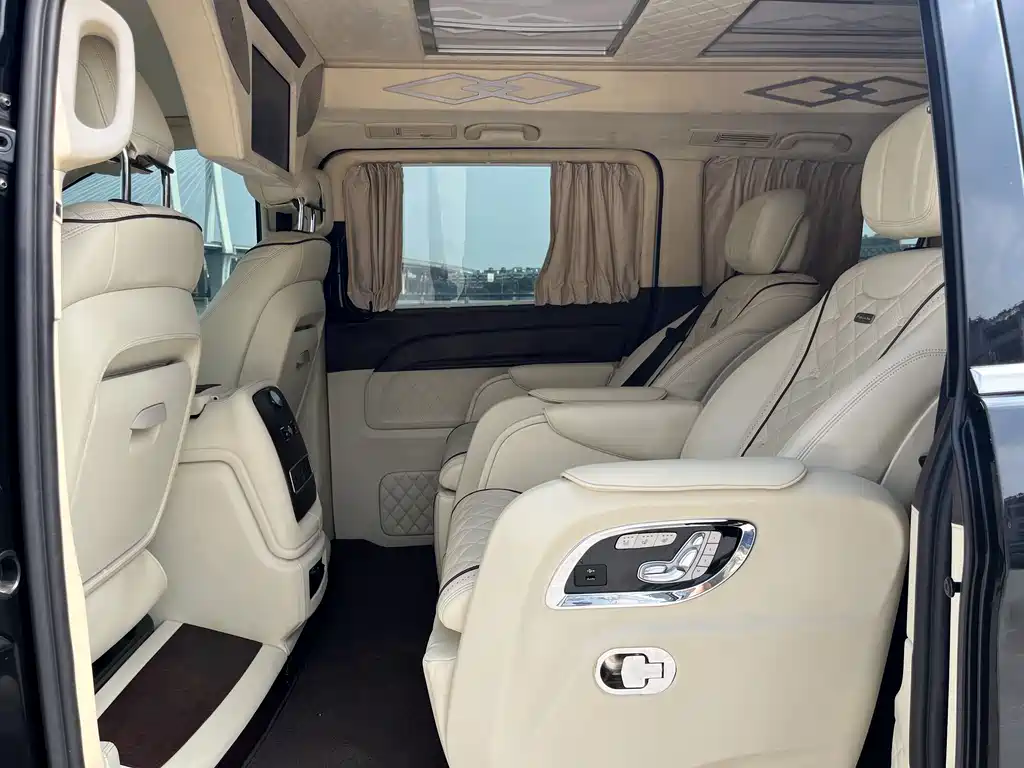 Mercedes-Benz V-Class 2019 — фото 13