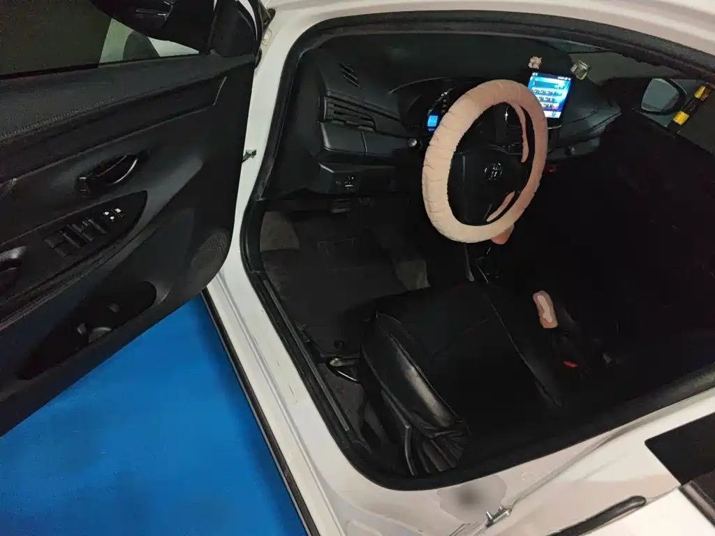 Toyota Yaris L 2020 — фото 12