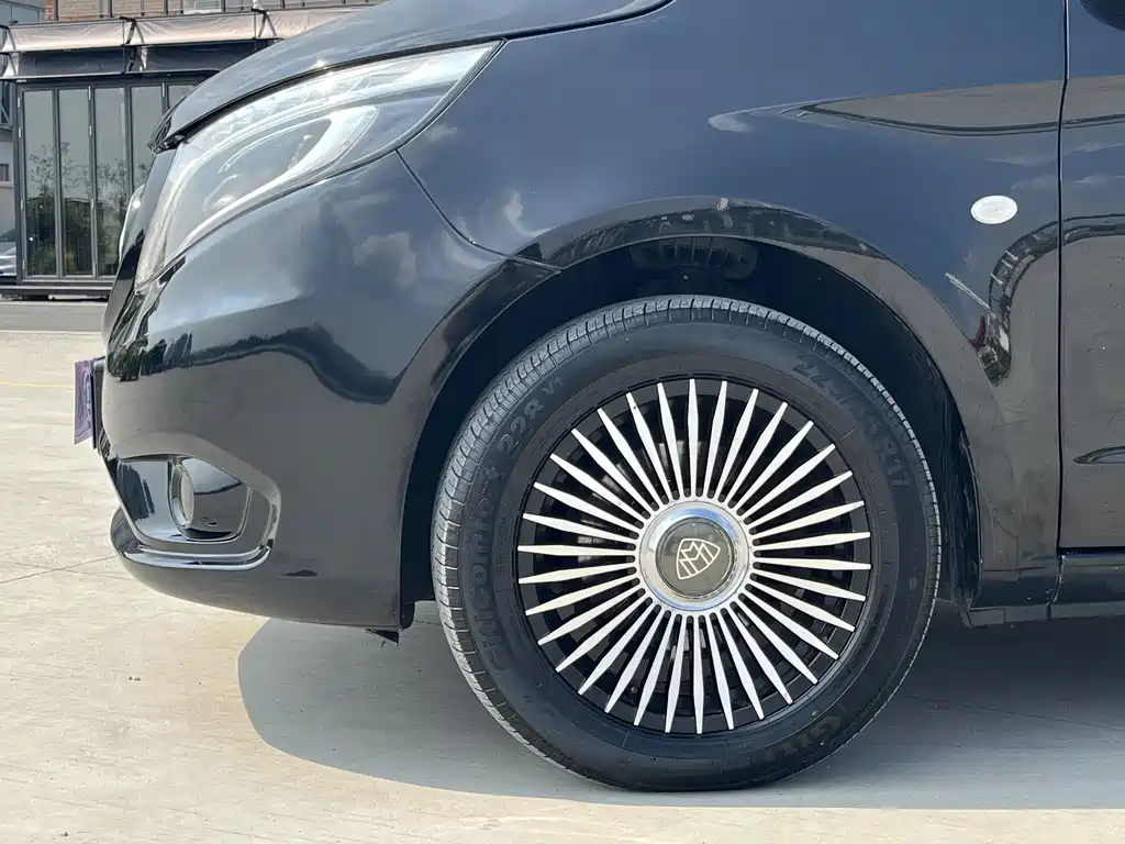 Mercedes-Benz V-Class 2019 — фото 21