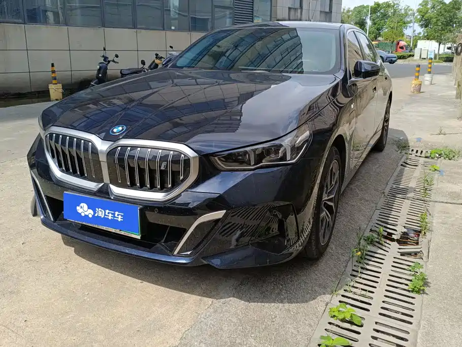 BMW i5 2025 — фото 1