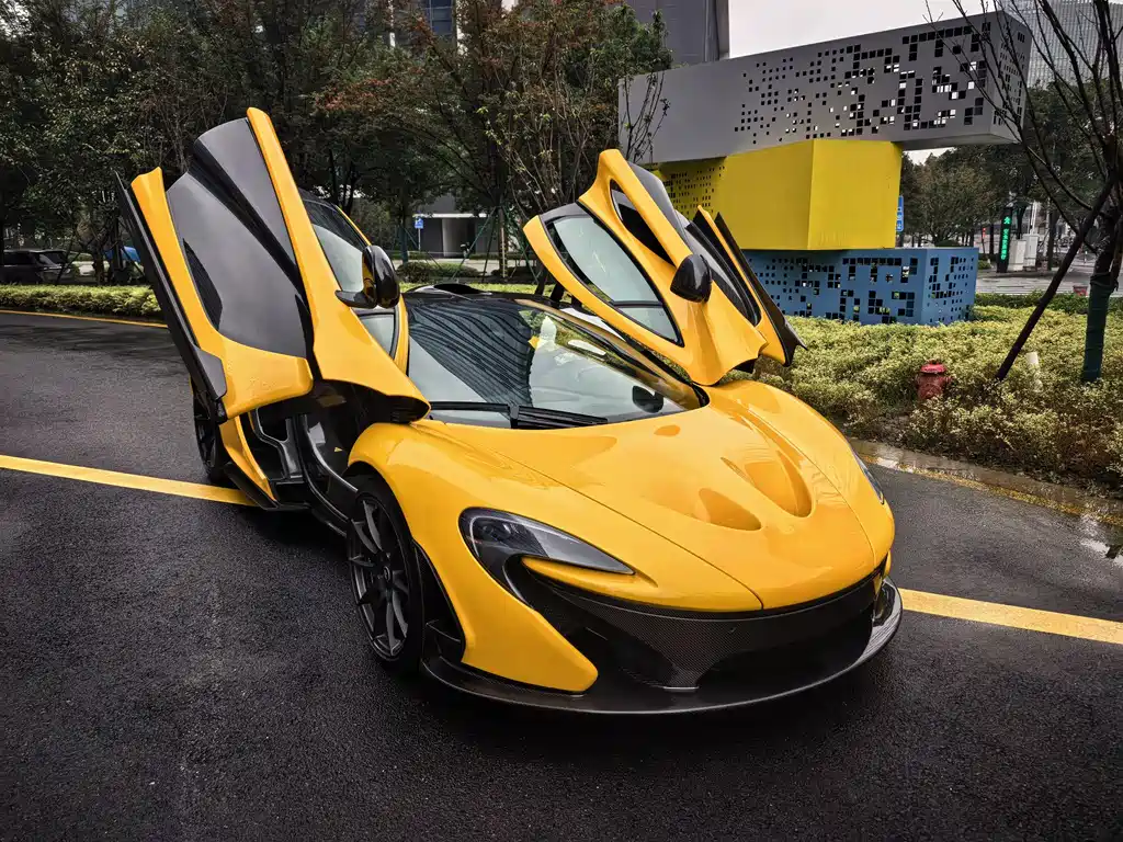 McLaren P1 2015