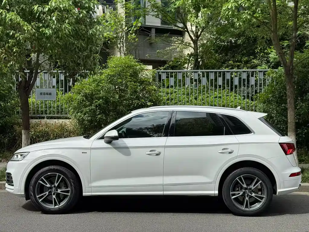 Audi Q5L 2020 — фото 3