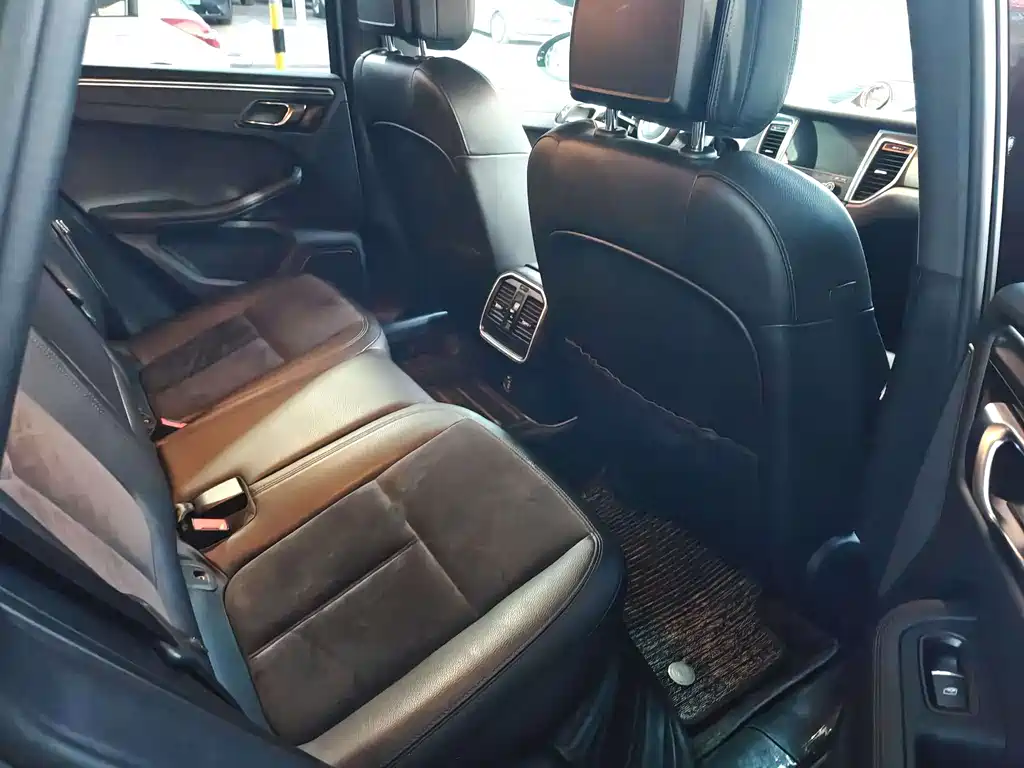 Porsche Macan 2018 — фото 11