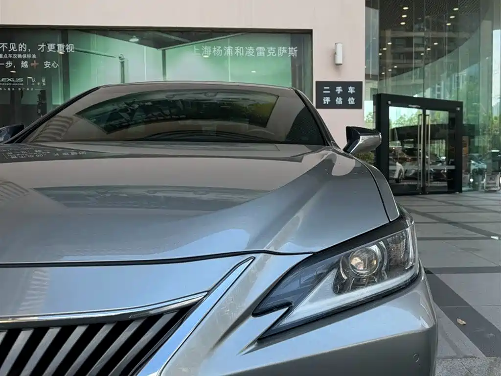Lexus ES 2018 — фото 5