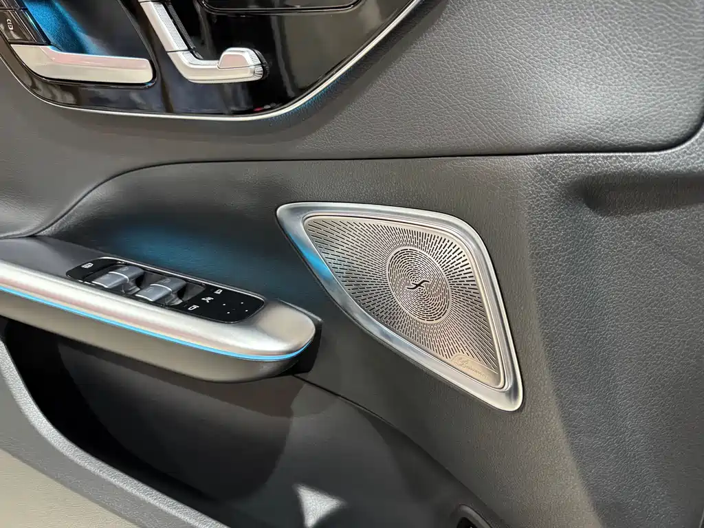 Mercedes-Benz C-Class 2023 — фото 16