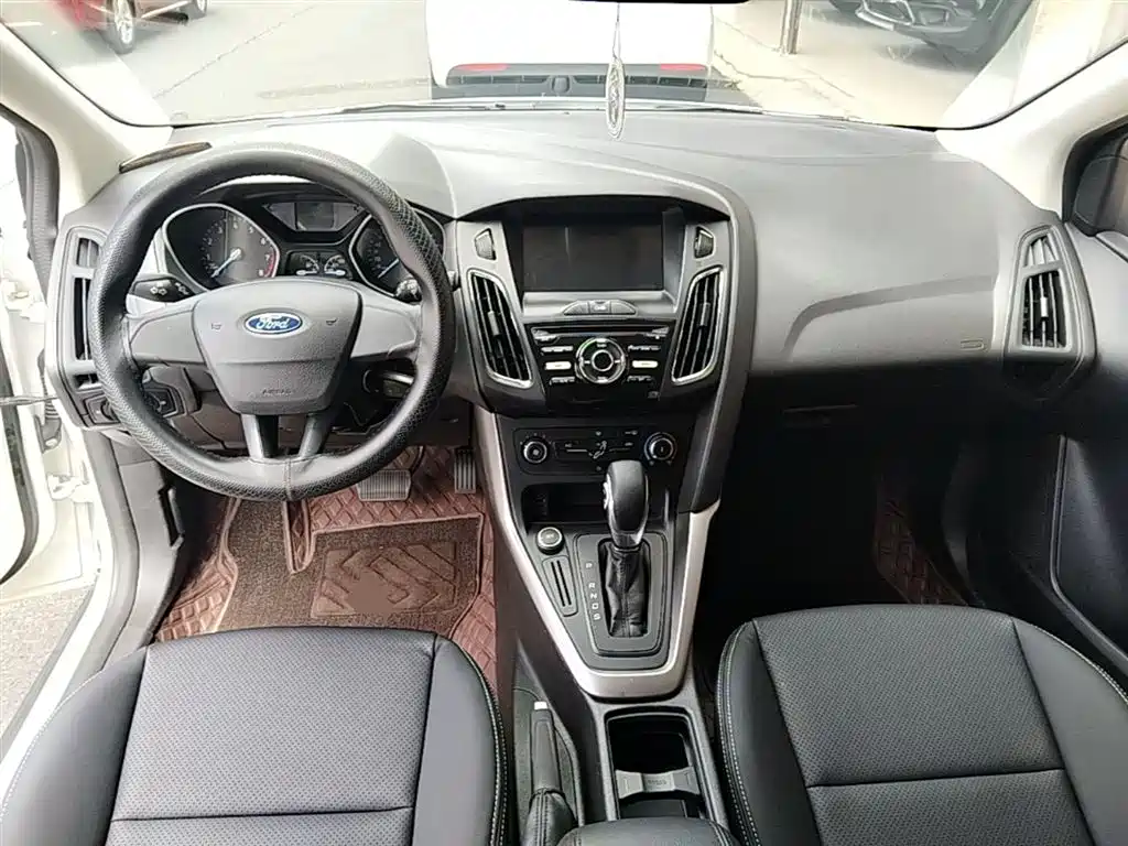 Ford Focus 2017 — фото 10