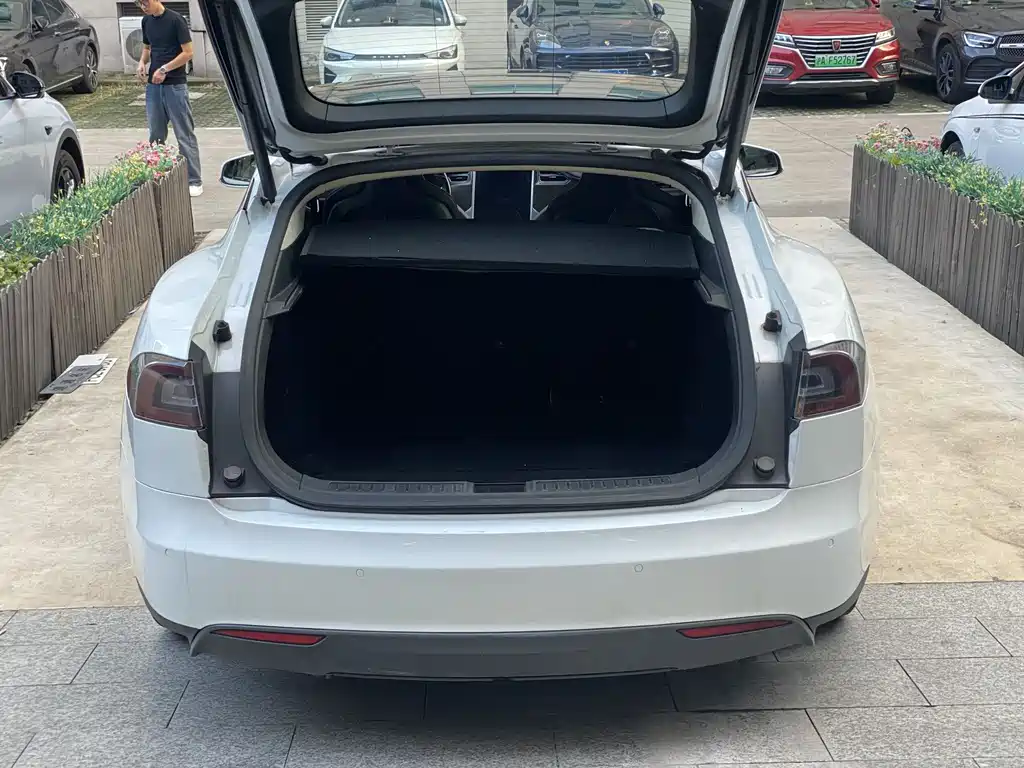 Tesla Model S 2015 — фото 13