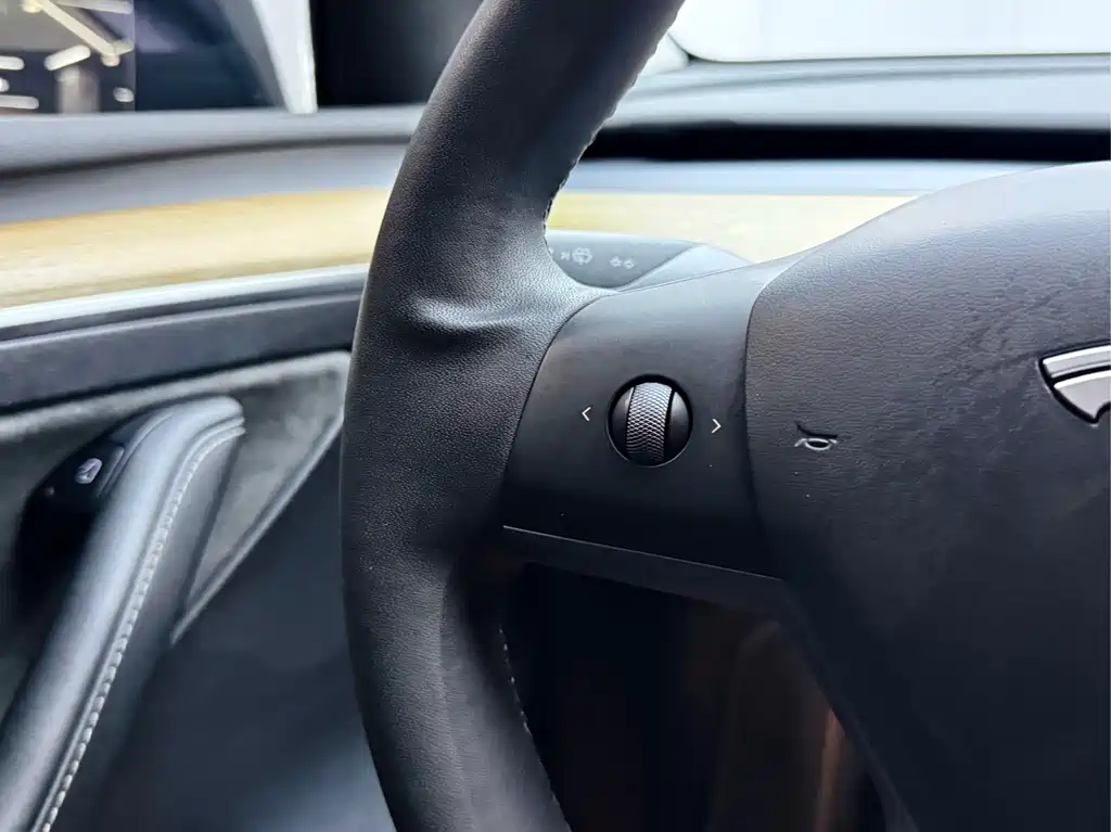 Tesla Model Y 2023 — фото 19