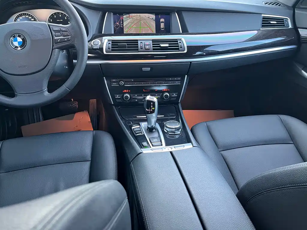 BMW 5 Series GT 2016 — фото 20