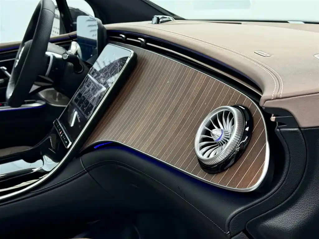 Mercedes-Benz EQE SUV 2025 — фото 13