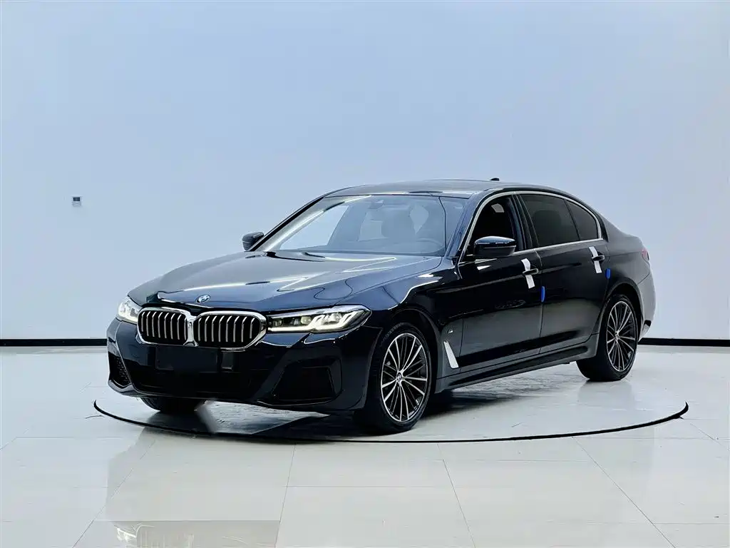 BMW 5 Series 2022 — фото 3