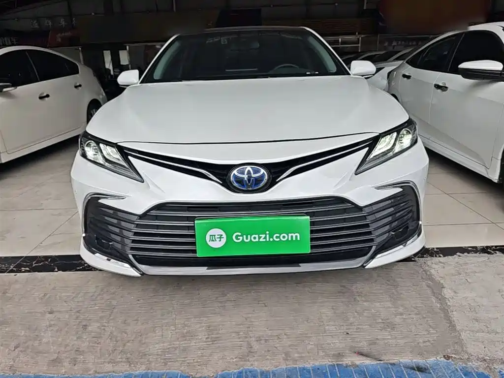 Toyota Camry 2023 — фото 3
