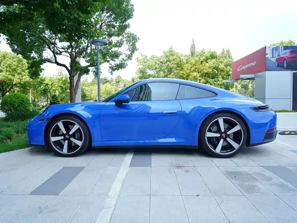 Porsche 911 2025