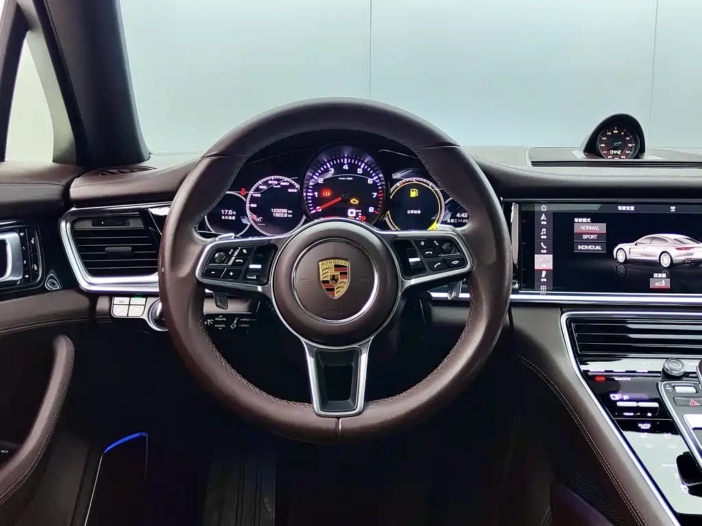 Porsche Panamera 2018 — фото 18