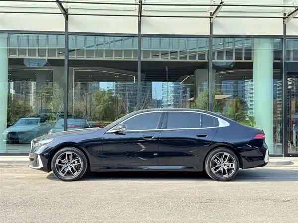 BMW 5 Series 2024