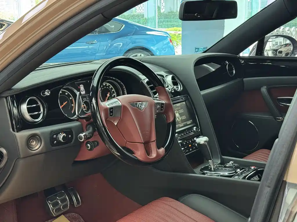 Bentley Flying Spur 2018 — фото 7