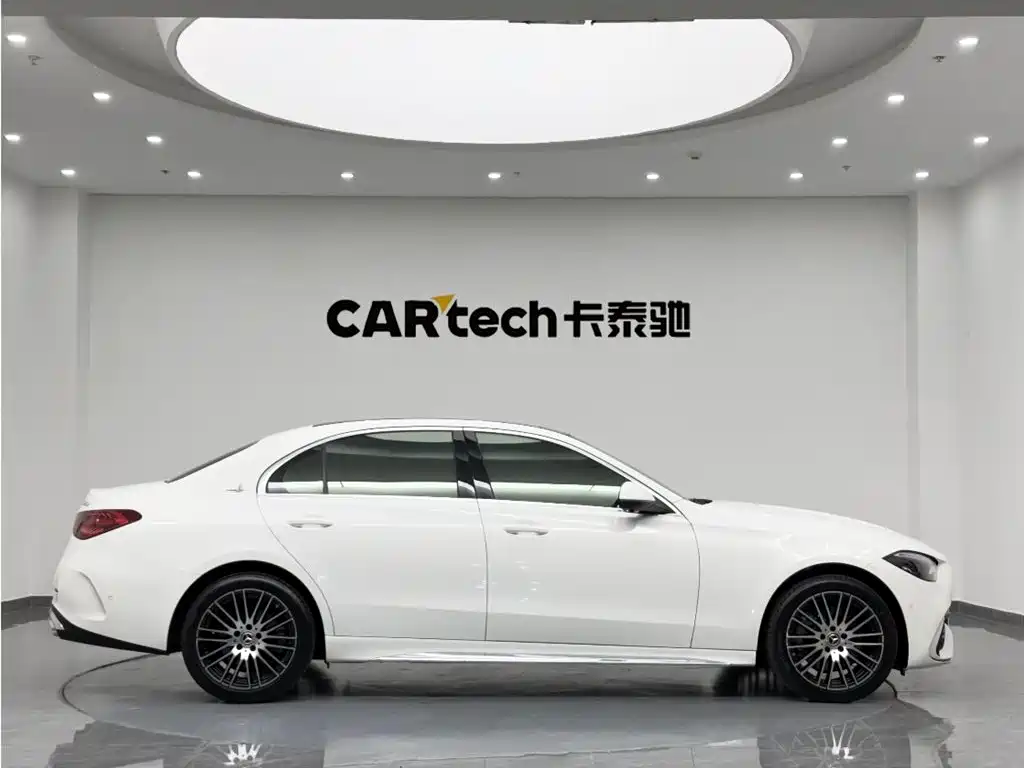 Mercedes-Benz C-Class 2024 — фото 4