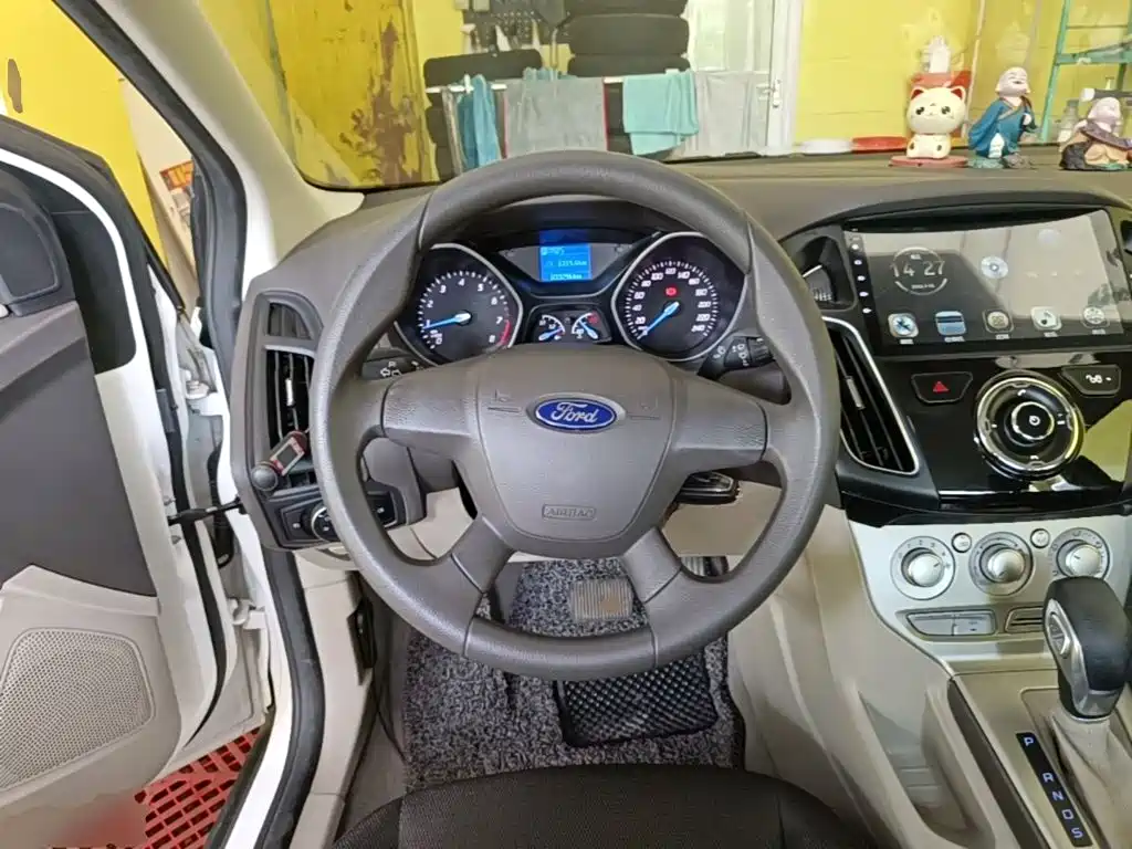 Ford Focus 2015 — фото 11