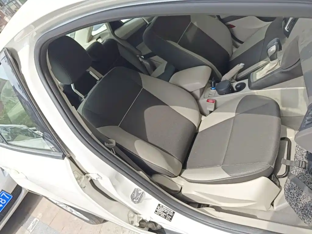 Ford Focus 2015 — фото 25