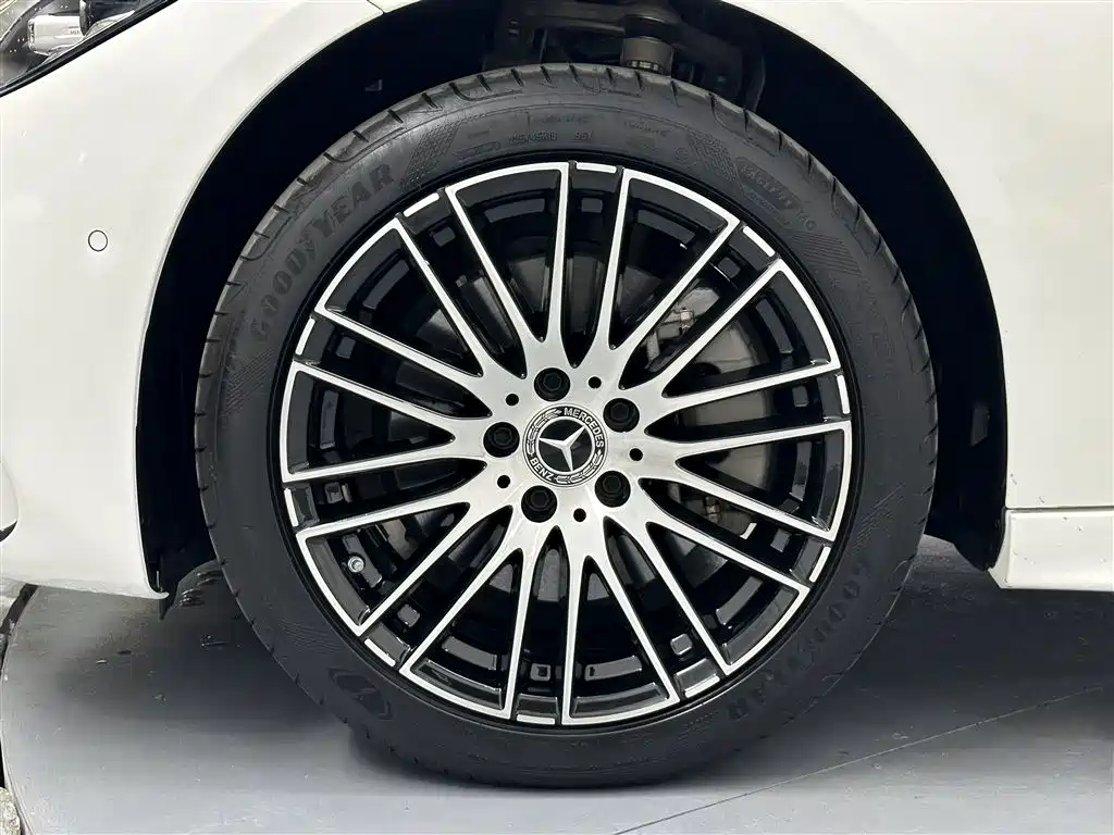 Mercedes-Benz C-Class 2024 — фото 11