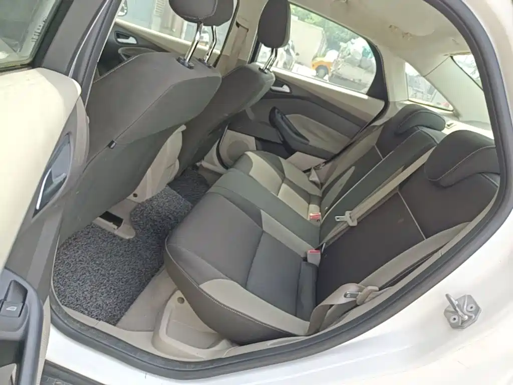 Ford Focus 2015 — фото 17